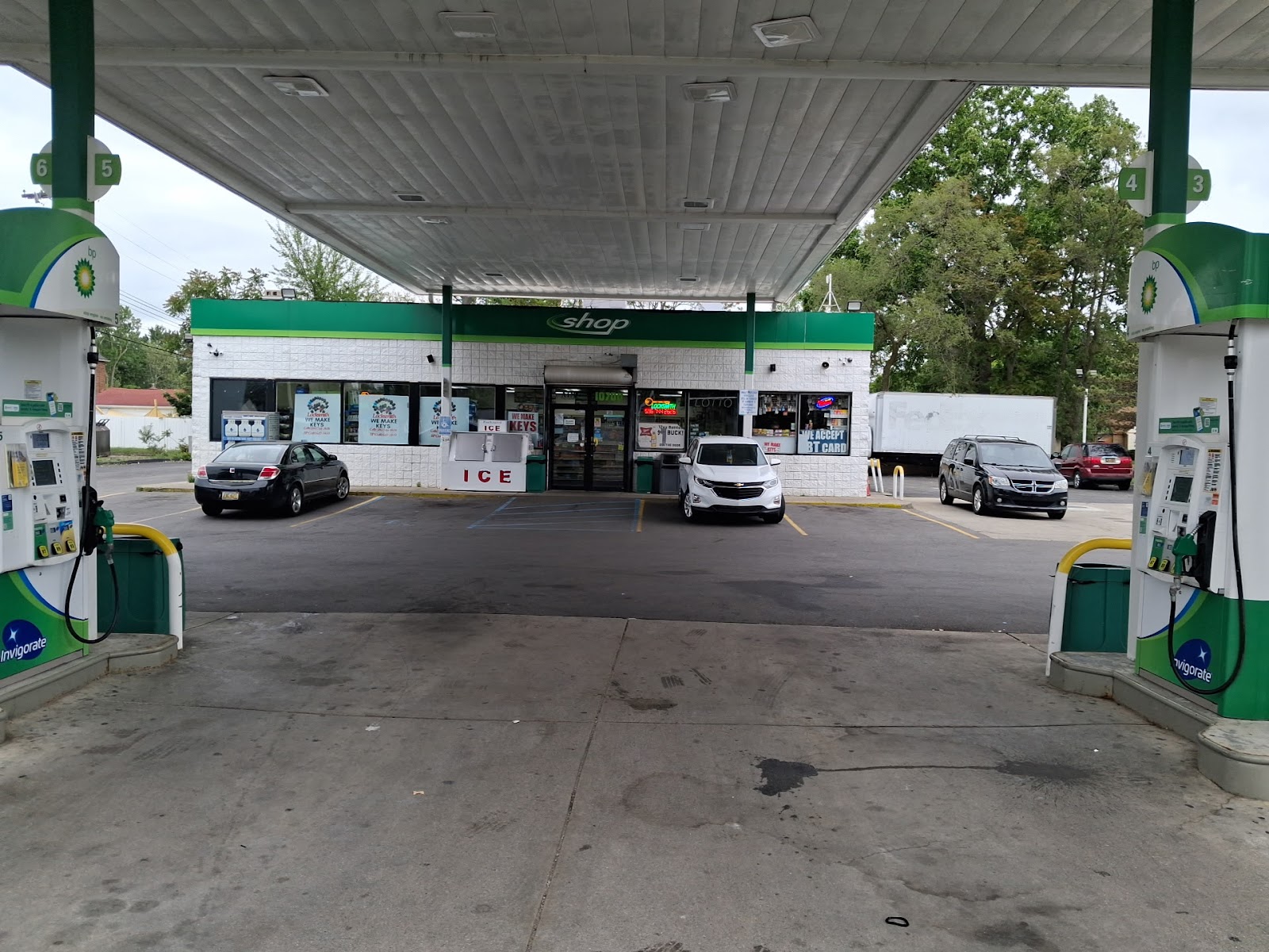 BP Gas Station and Locksmith — photo