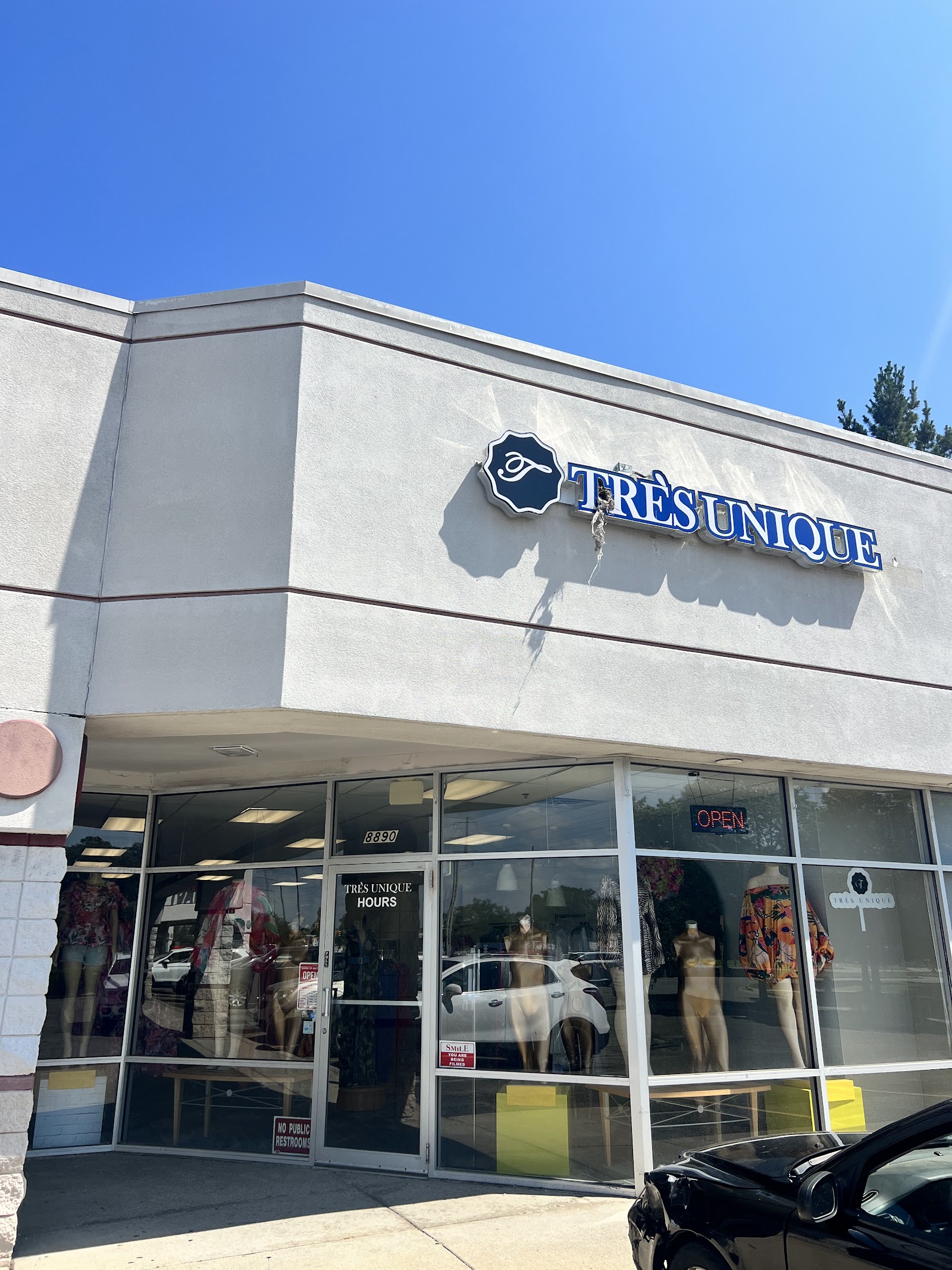 Tres Unique Boutique in Ferndale